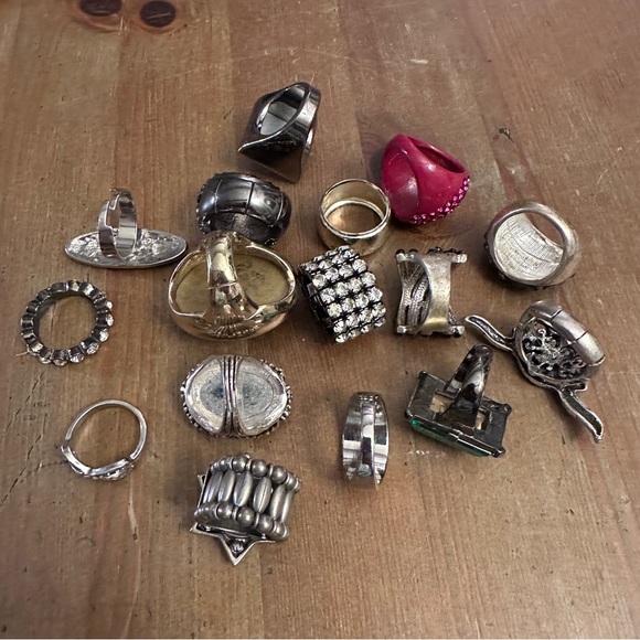 Statement Ring Set costume Jewelry Hearts Bling Crystals Pink Black White Blue - Picture 9 of 10